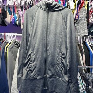 Mondetta grey and silver zipper up workout jacket sweater size large like new
